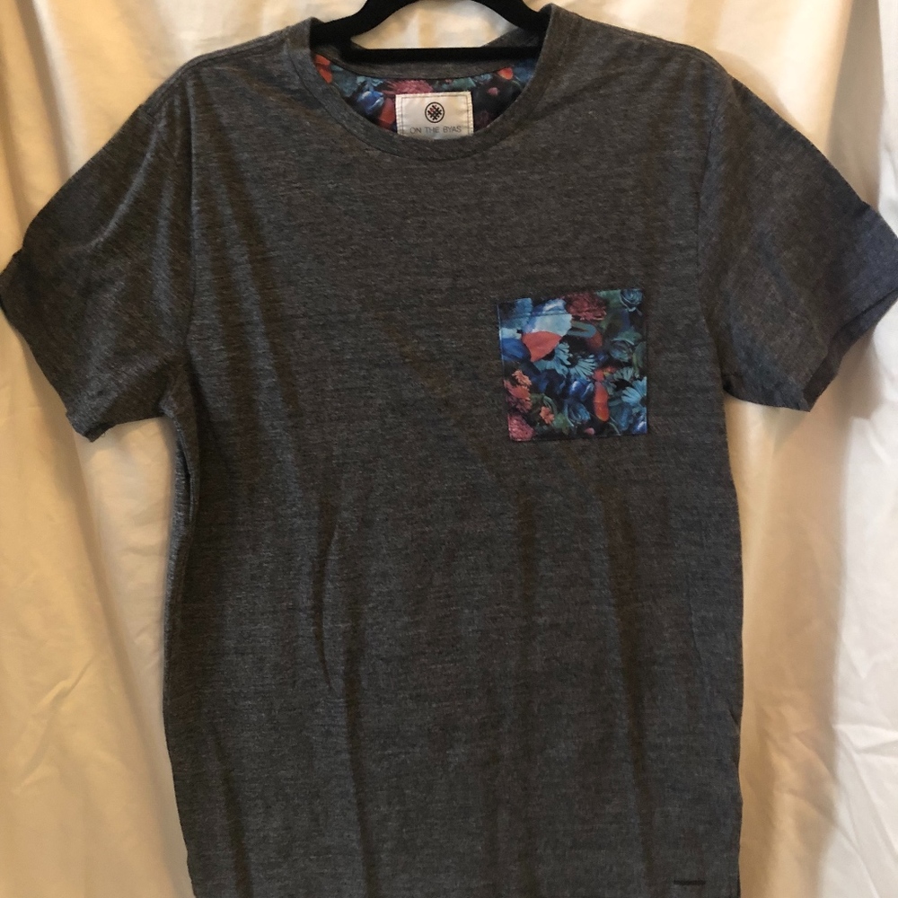 Men’s Size MED On The Byas Floral Pocket Tee